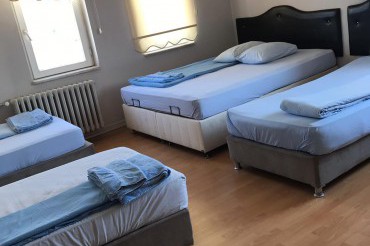 4 Kişilik Odada Tek Yatak
